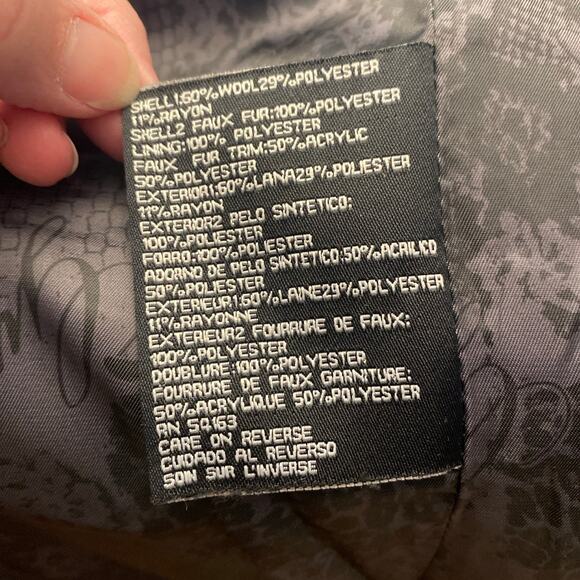 Small Guess coat with fur collar - Picture 11 of 11